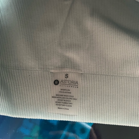 Astoria Activewear set - Picture 3 of 7